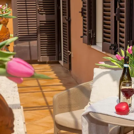 Lovely Spanish Steps With Balcony Apartment