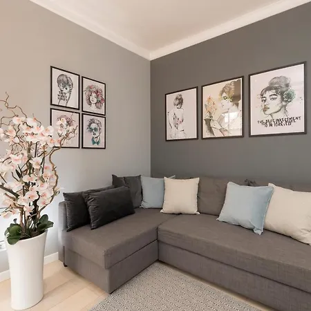 Lovely Spanish Steps With Balcony Apartment